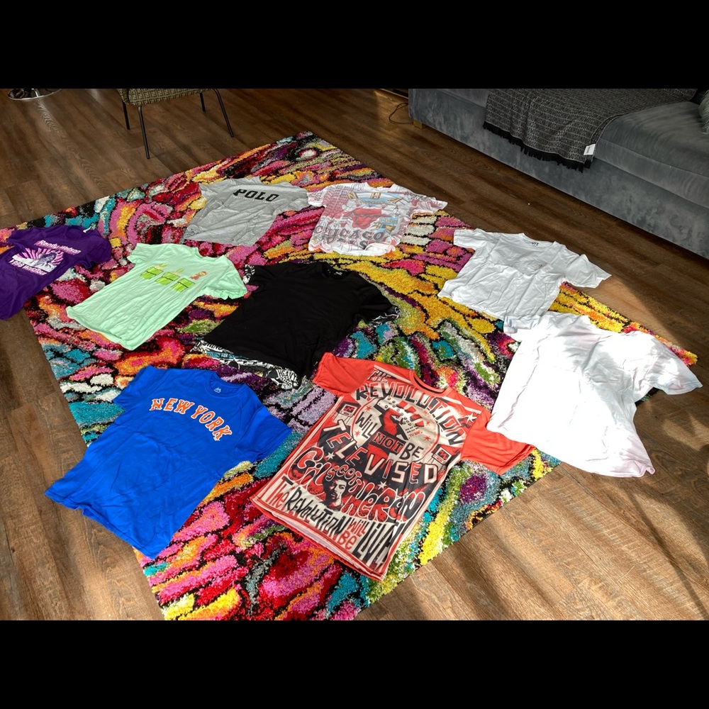 9 gently used T shirts